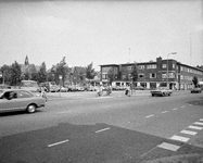 856897 Gezicht op het Oppenheimplein te Utrecht, vanaf de Amsterdamsestraatweg.